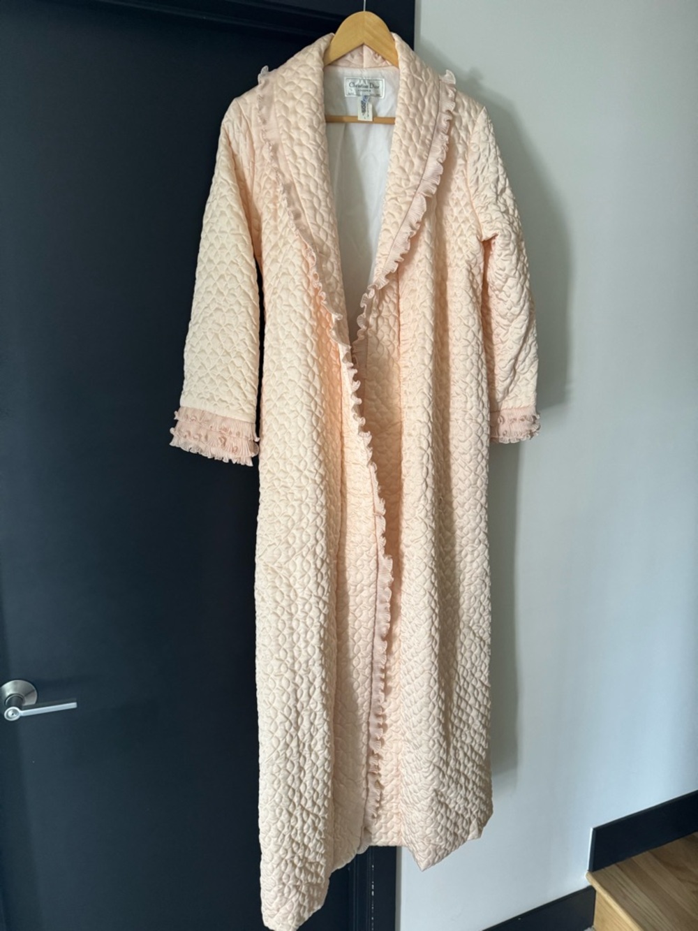 Dior vintage Quilted Light Pink Robe with Ruffled Trim - Picture 6 of 7
